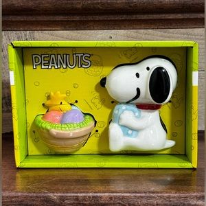 Cute 🥰 Peanuts - Snoopy & Woodstock Ceramic Salt Pepper Shaker Set Easter 🐣